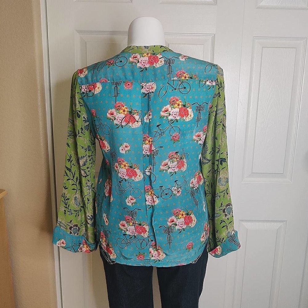 Benares bicycle floral split V-neck button front blouse sz L - Picture 3 of 8